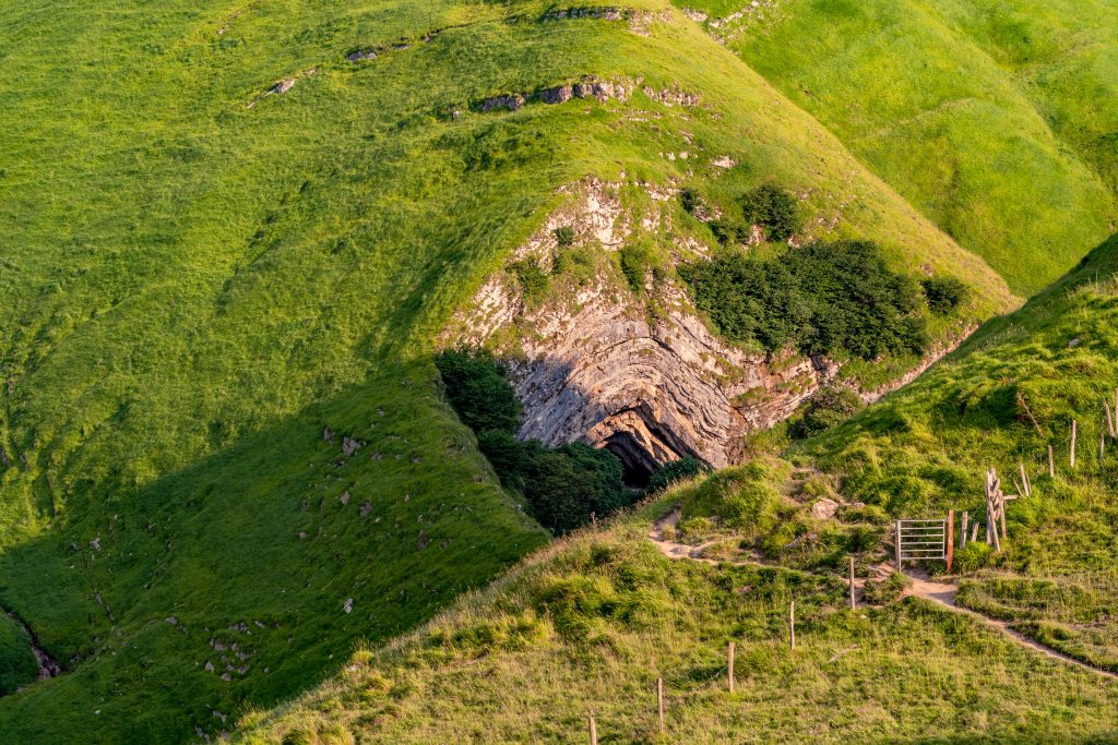 Korte wandeling naar bijzondere grot in Baskenland